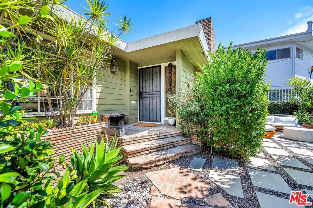 2652 Beachwood Drive