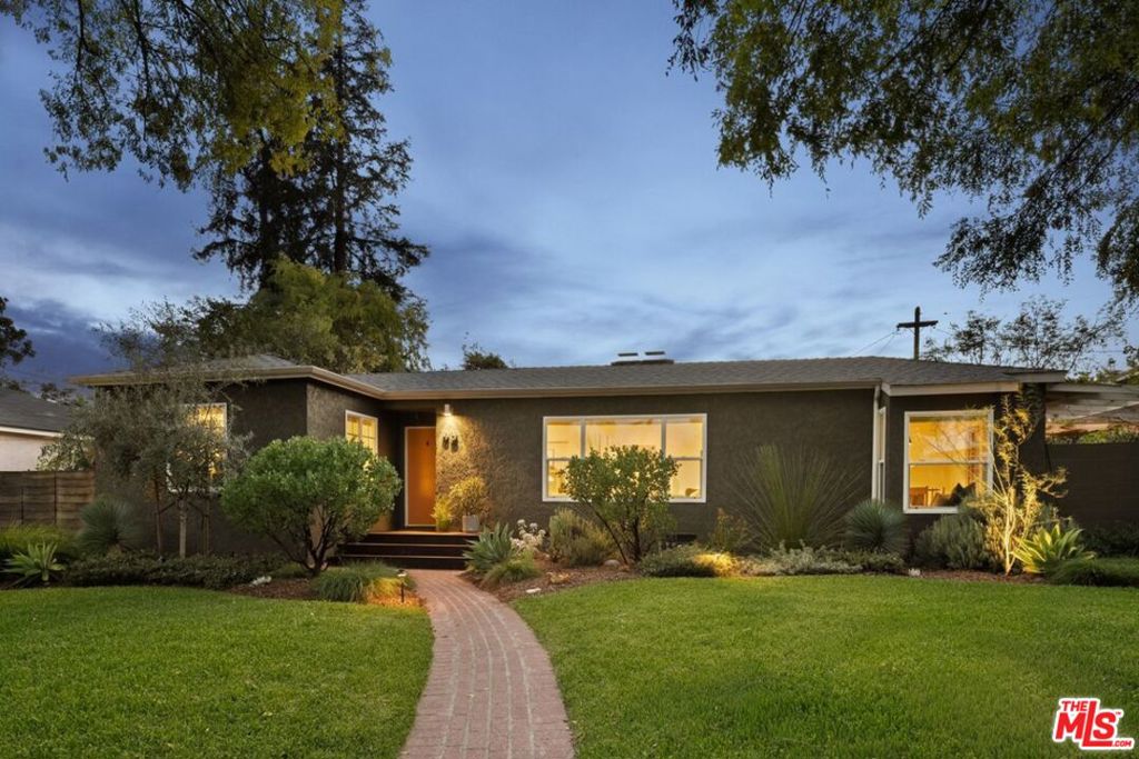 93 Daisy Avenue