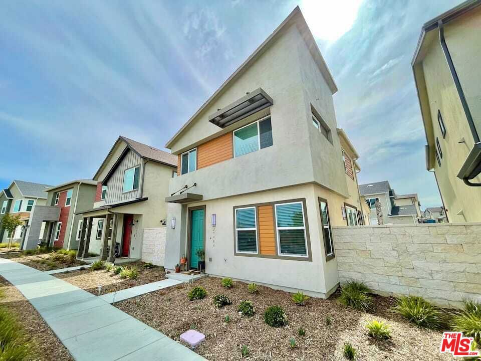 27482 Boulderview Way
