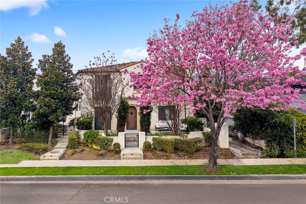 1088 Sunset Boulevard