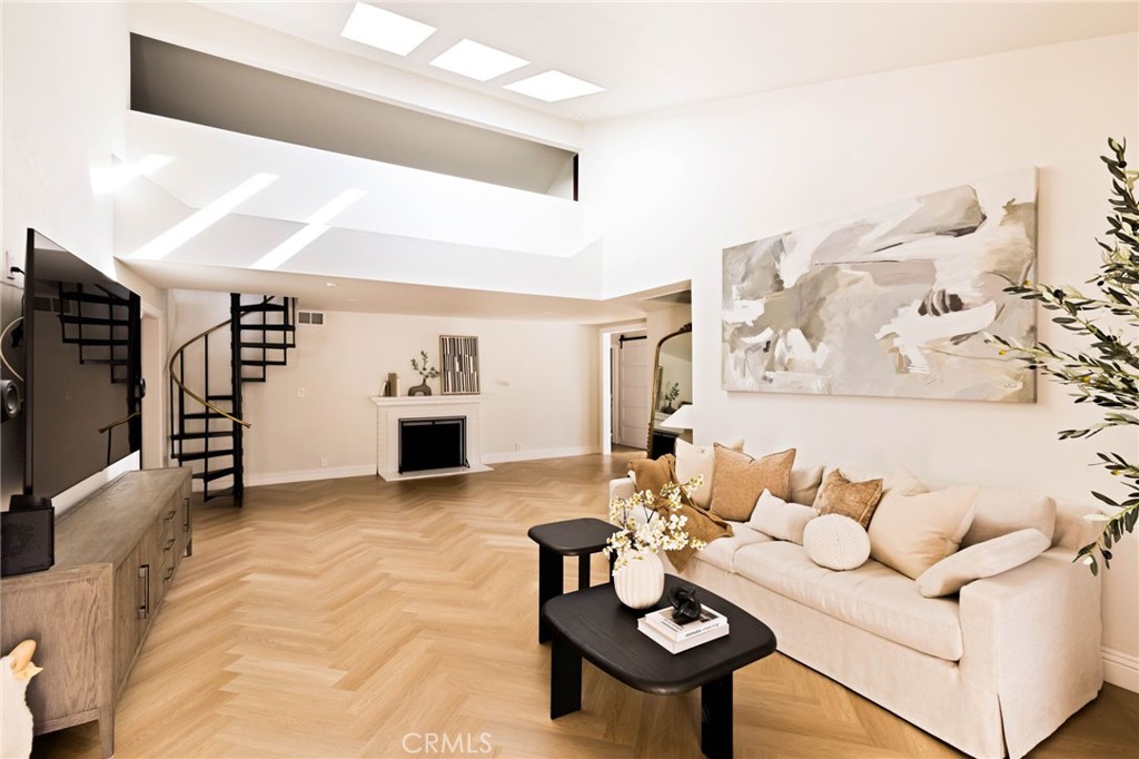 2765 Huntington