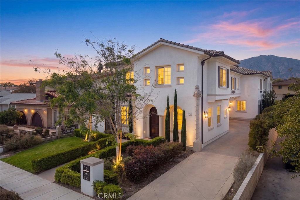 121 Bonita Street