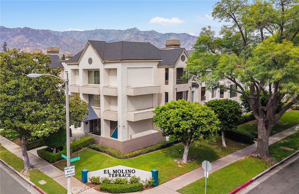 300 El Molino Avenue