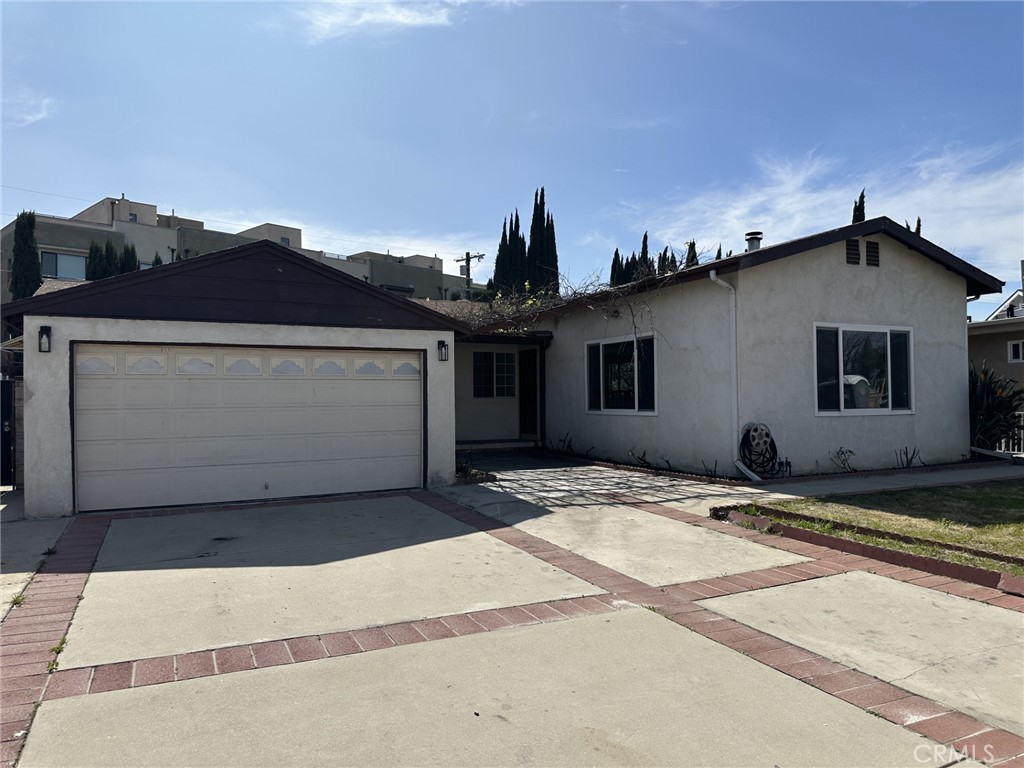 6443 Longridge