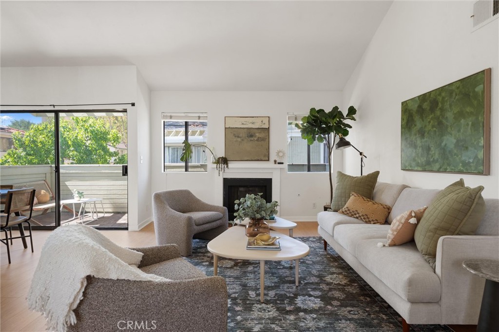 22133 Burbank Blvd #5