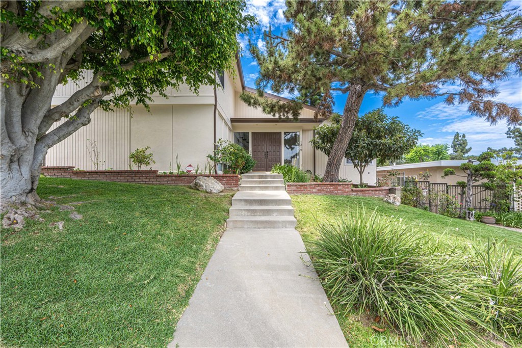1319 Via Del Rey