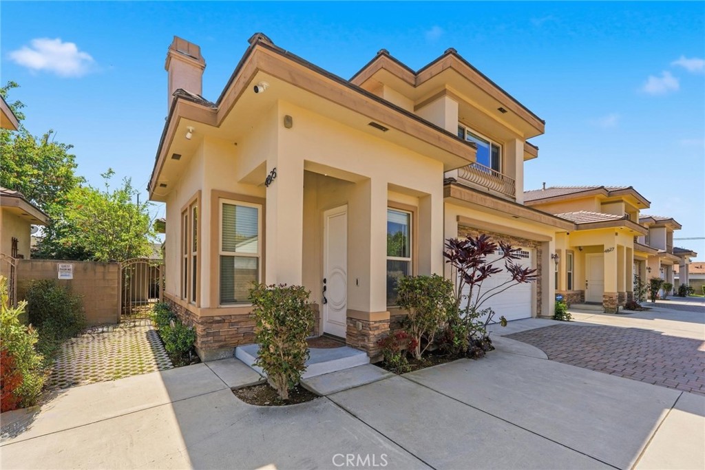 4825 Arden Dr