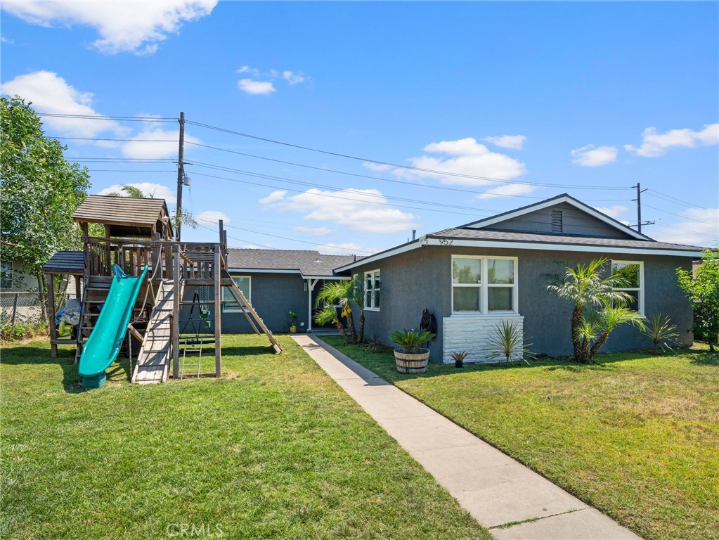 952 La Verne