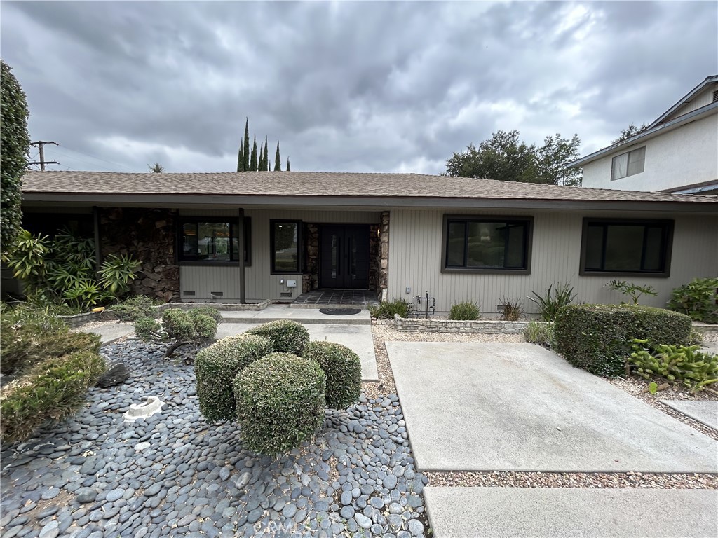 569 Barranca Avenue