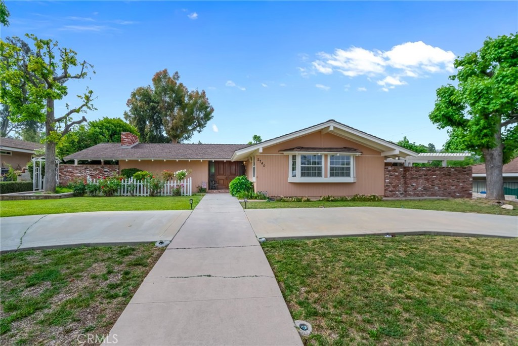 2740 Cameron