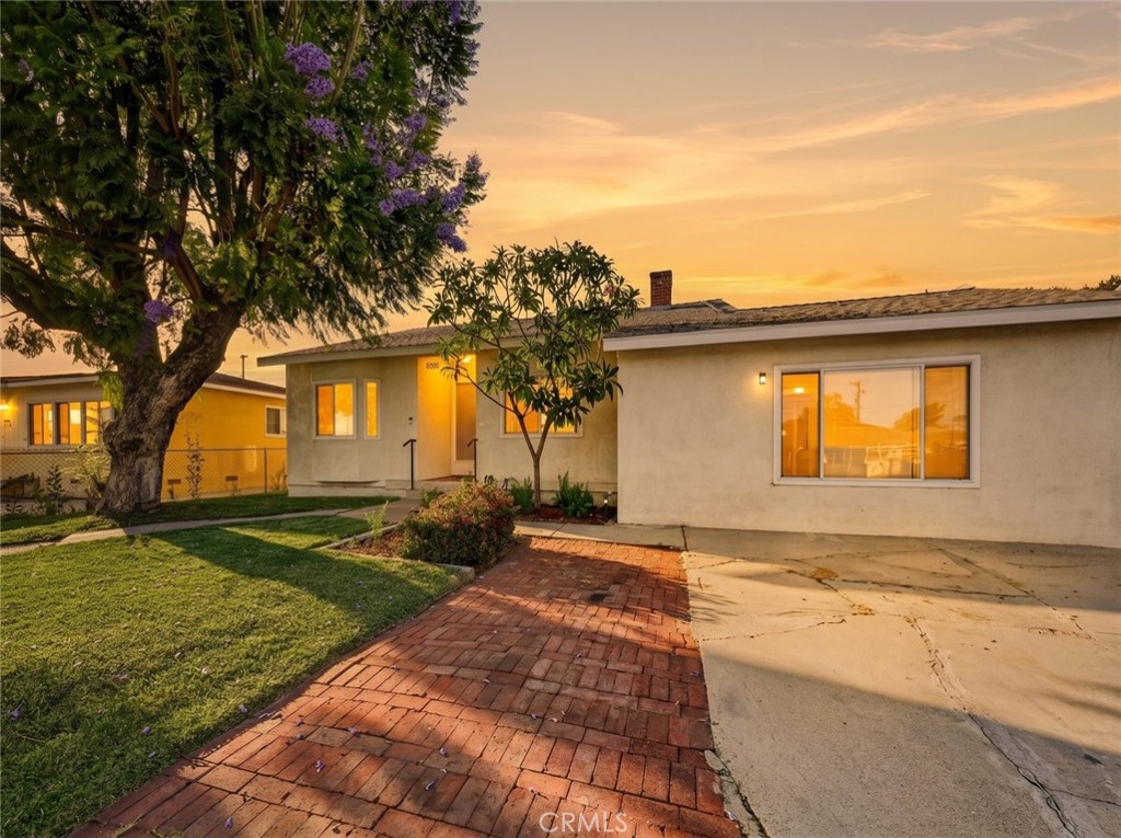 1695 James Place
