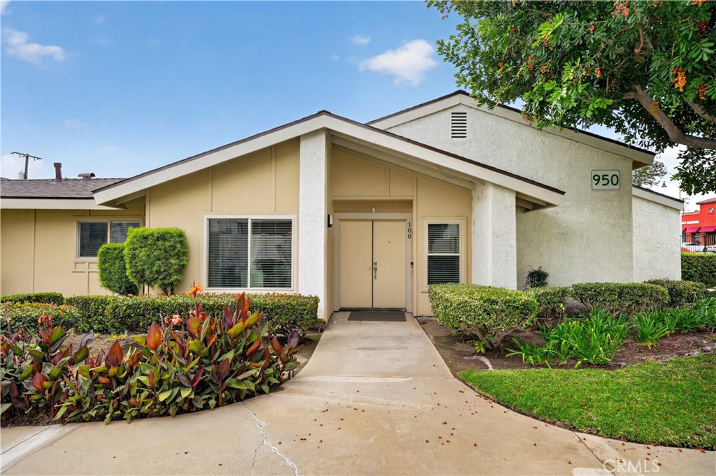 950 La Habra