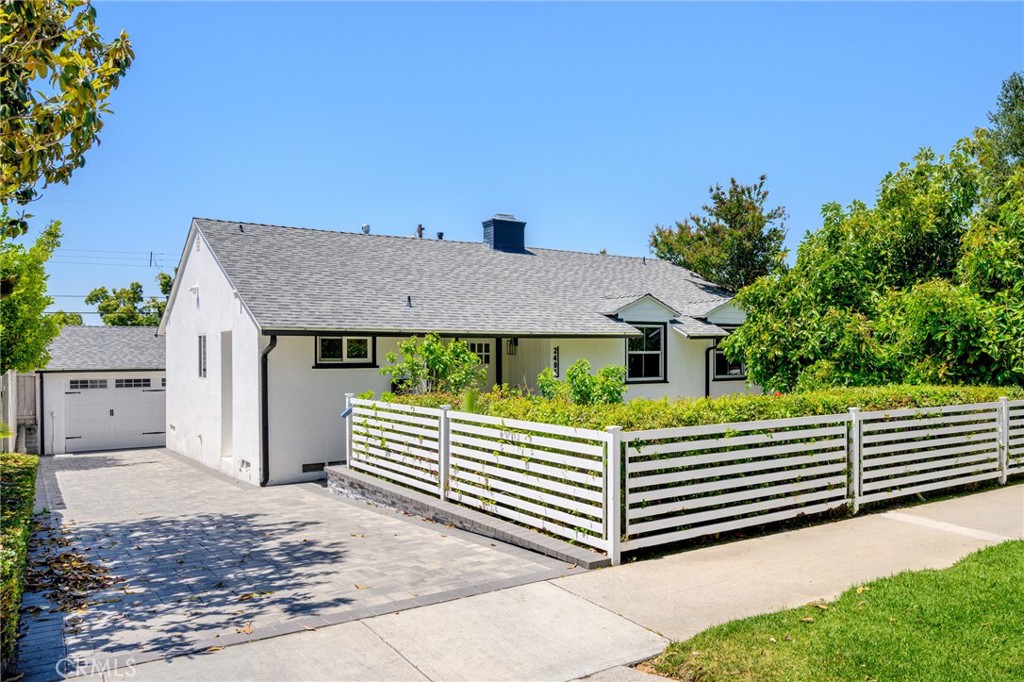 2405 Jolley