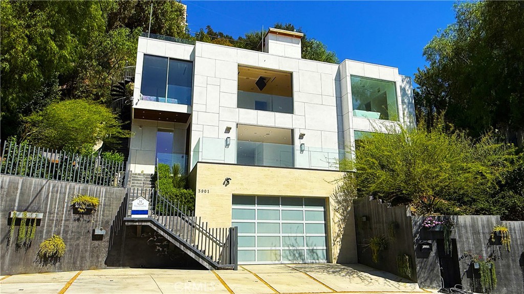 3901 Avenida Del Sol