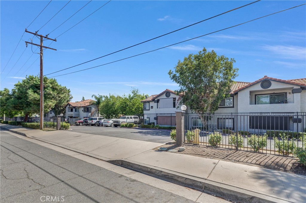 16377 Lakeshore