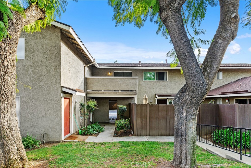 3088 Gladstone Street