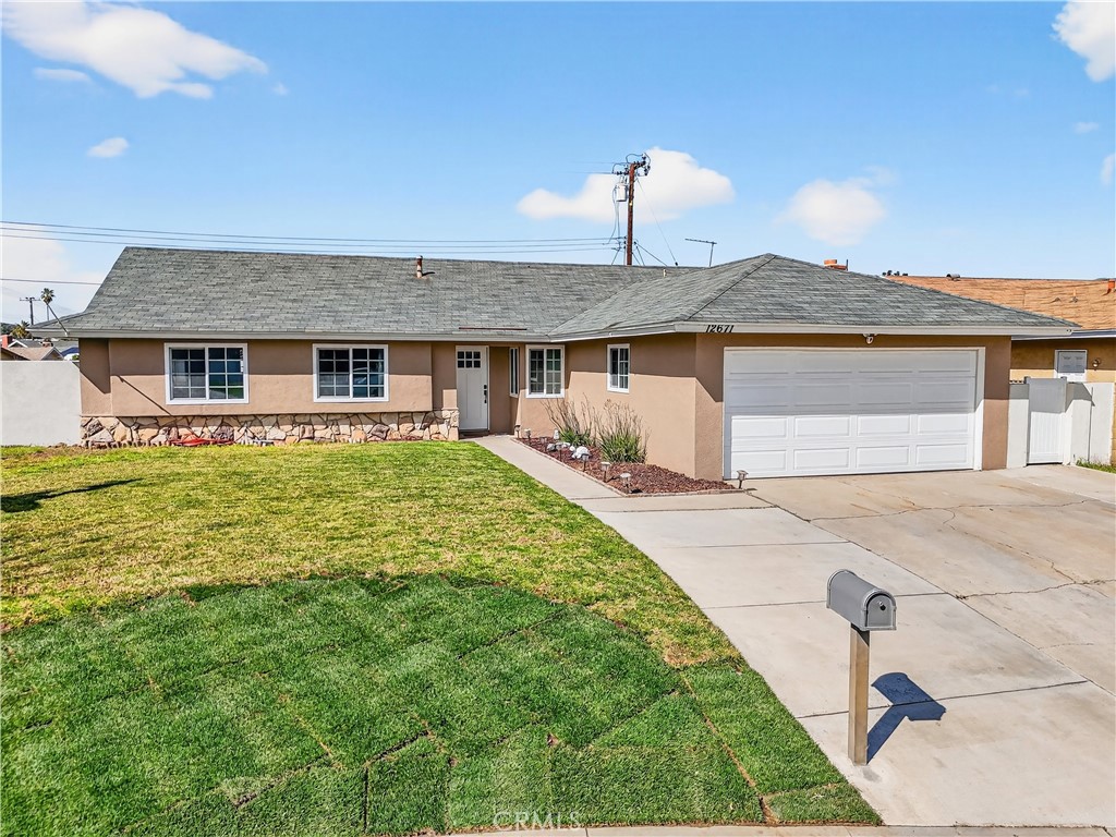 12671 Hollyglen