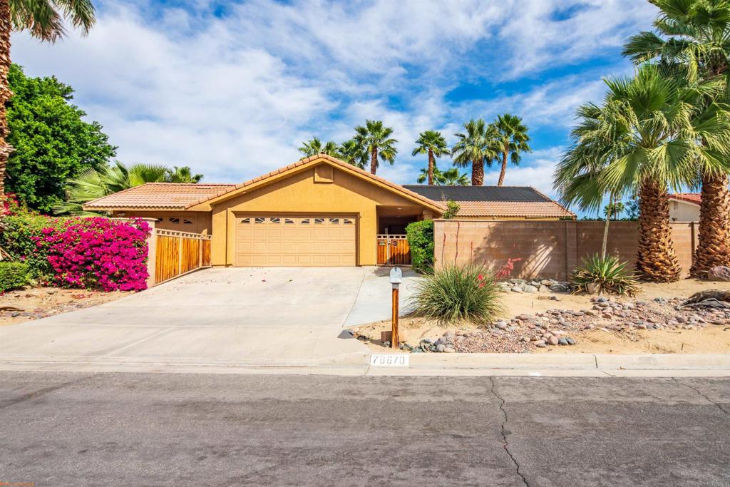 78670 Avenida La Torres