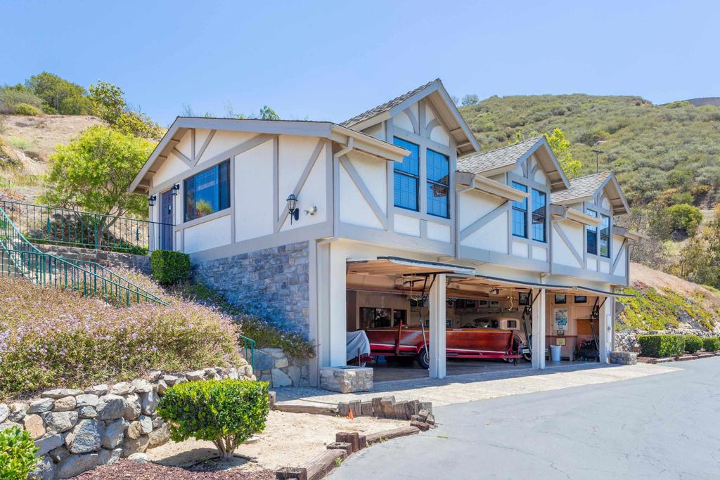 3020 RED MOUNTAIN HEIGHTS