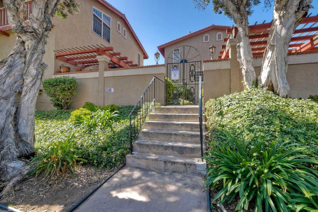 2569 Navarra Dr
