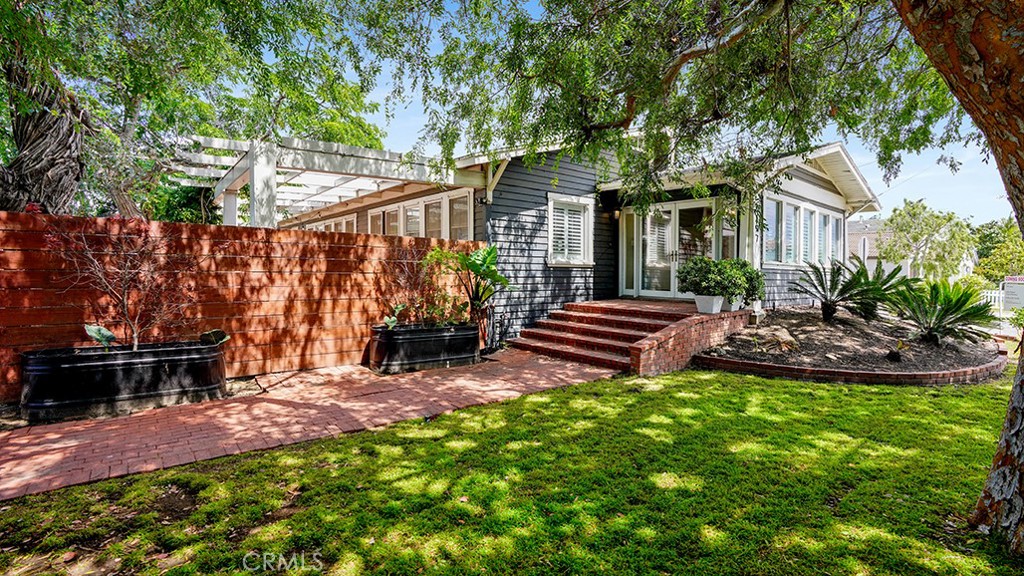 2197 Santa Ana Avenue