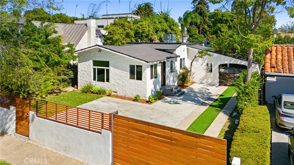 2216 Veteran Avenue