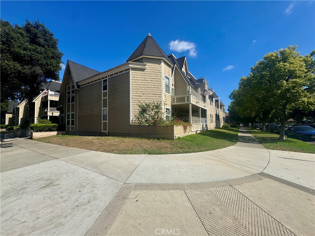 300 Chestnut Avenue