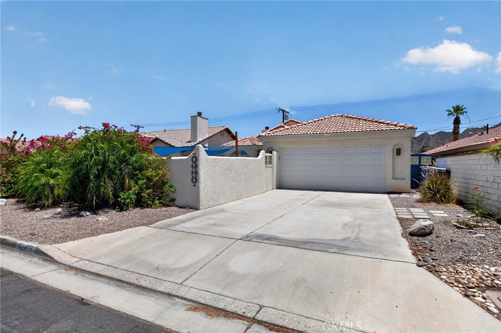 52416 Avenida Villa