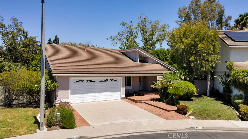 32 Deerwood E