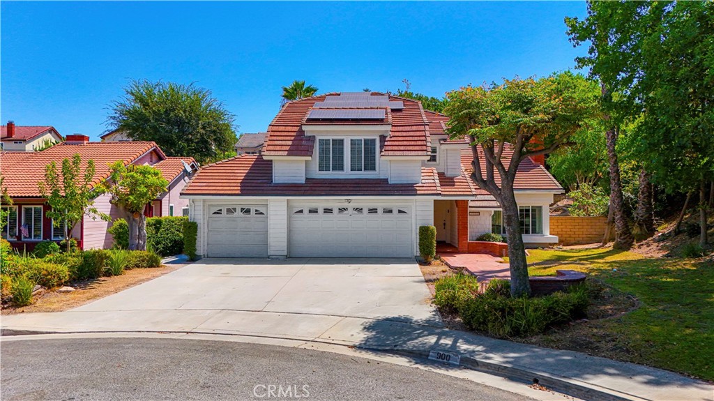 900 Fall Creek Court
