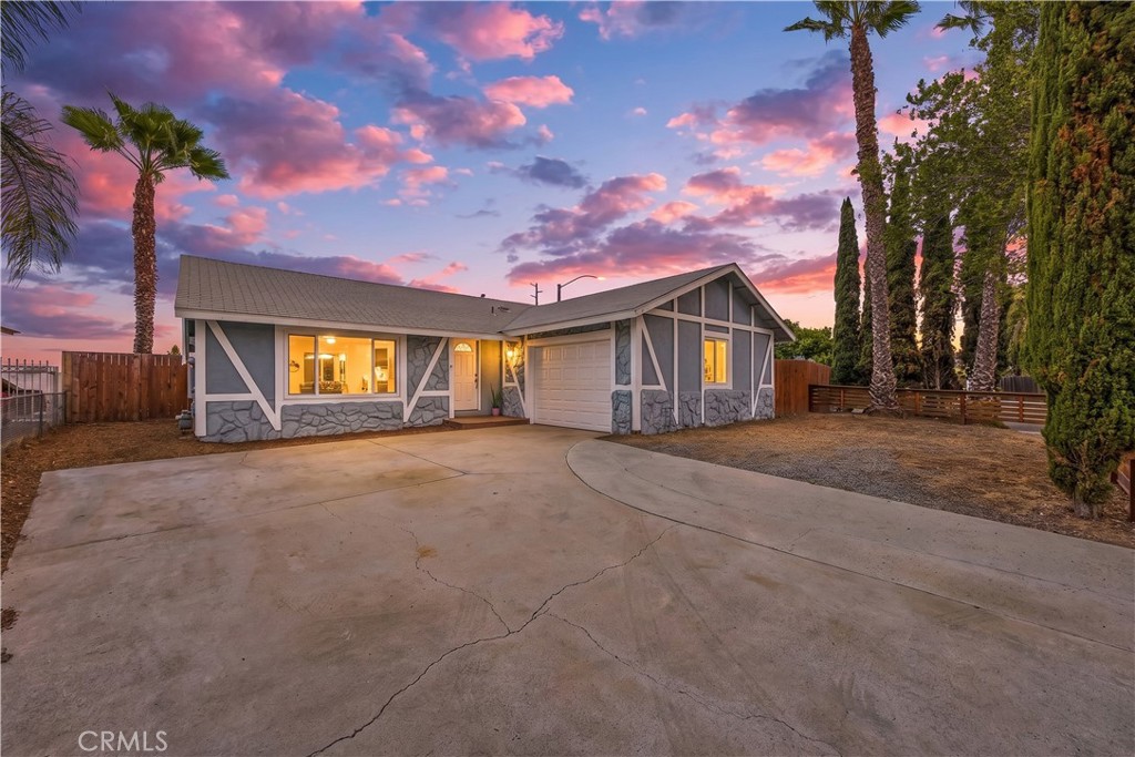 560 Los Angeles Drive