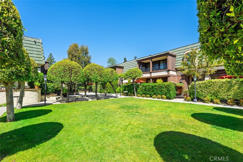 885 Orange Grove Boulevard