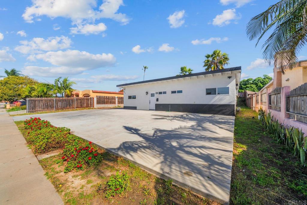 927 Agua Tibia Avenue