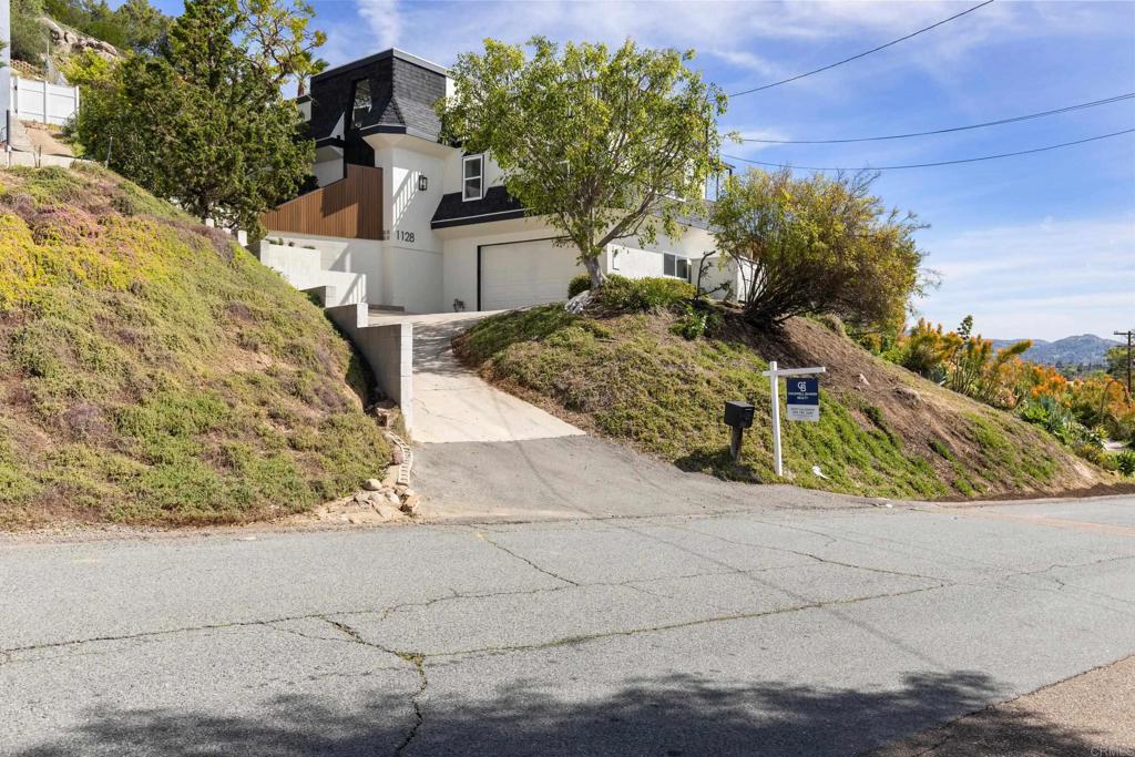1128 Dawnridge Avenue