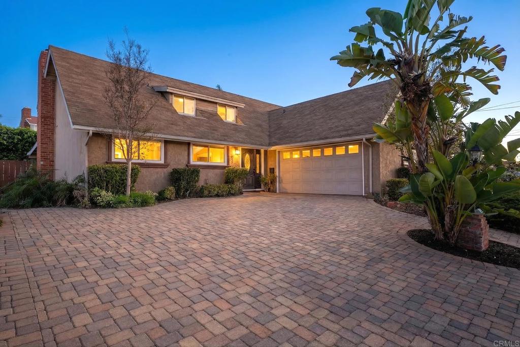 6261 CRYSTAL LAKE AVE