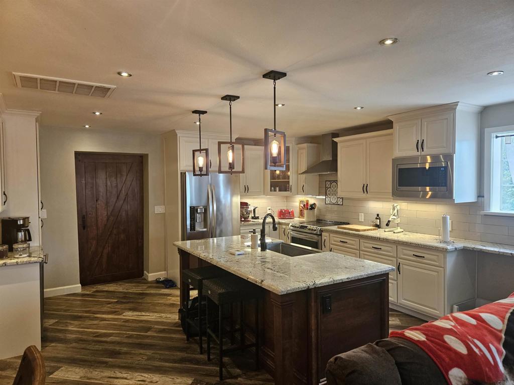 40275 Avenida Cerrovista