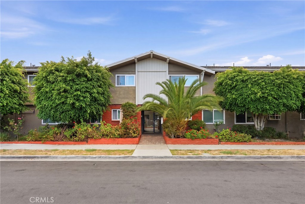 725 Coronado Ave