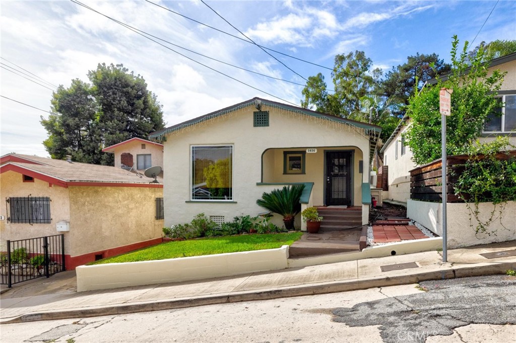 1616 Armitage