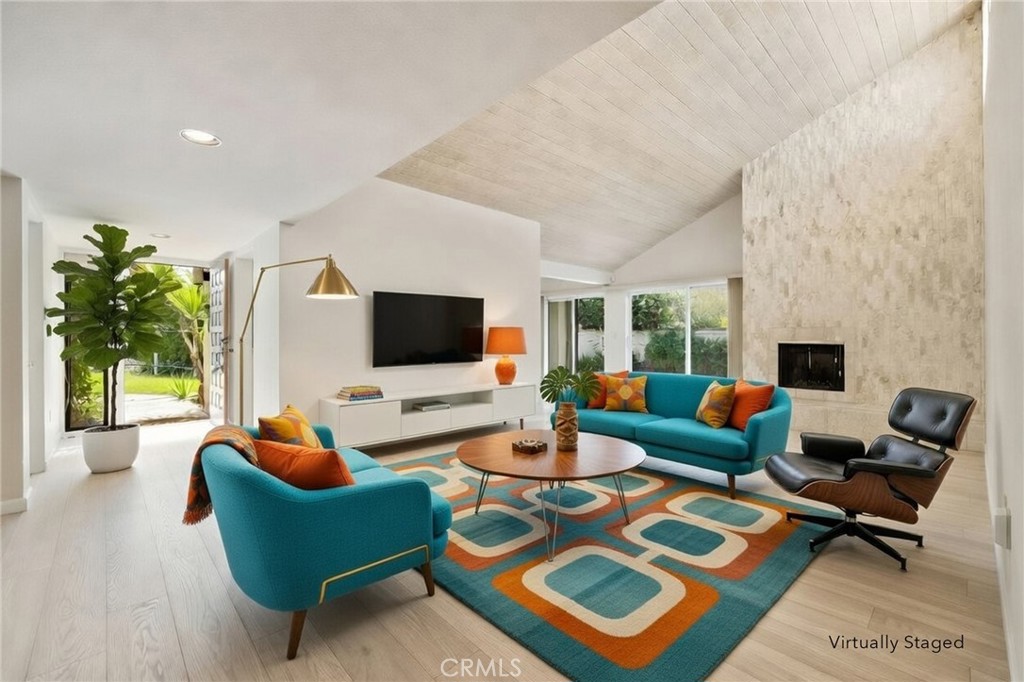 255 Avenida Granada