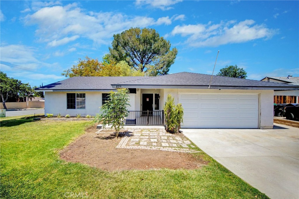 895 Crestview