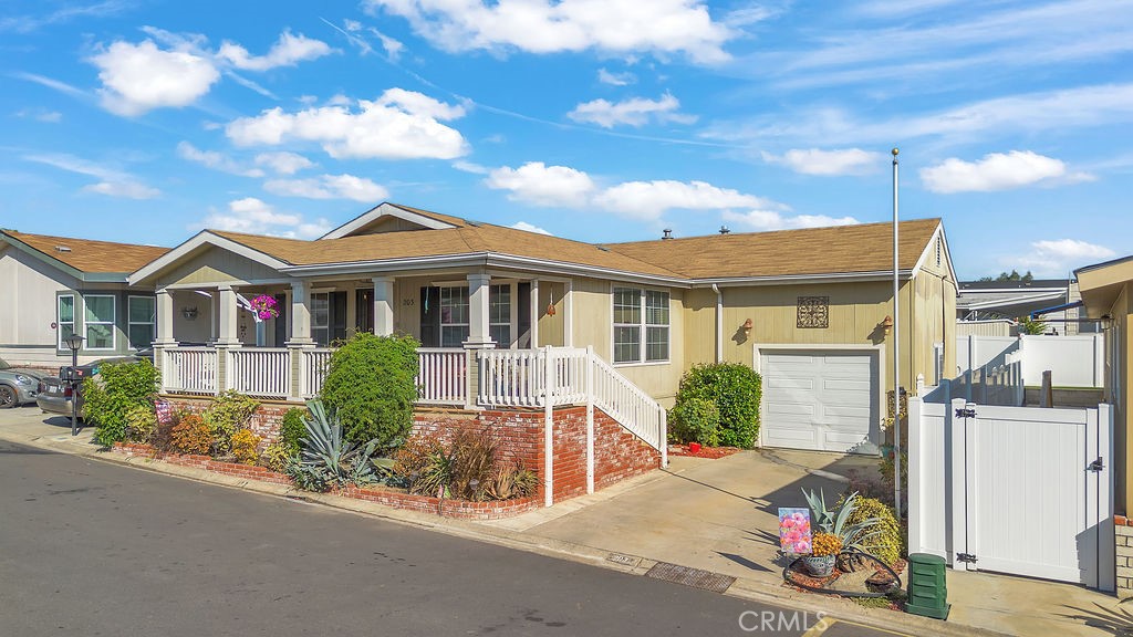 2851 Rolling Hills