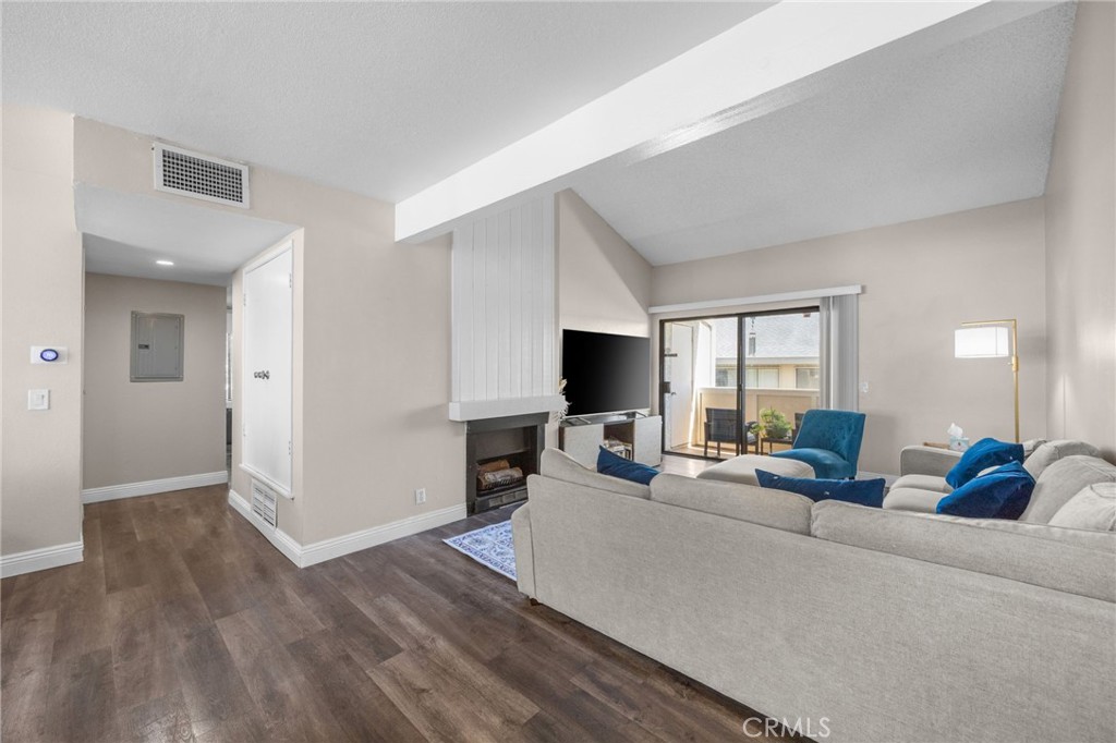 1042 La Habra Boulevard