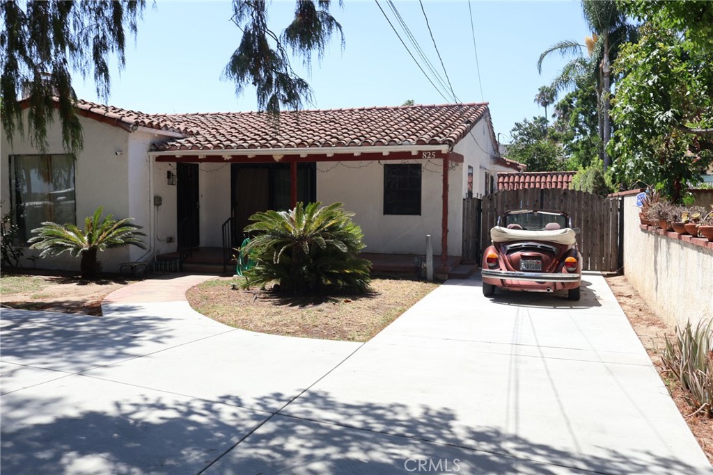 825 Bluff