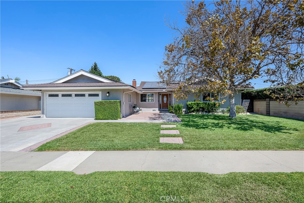 325 Woodvale Avenue