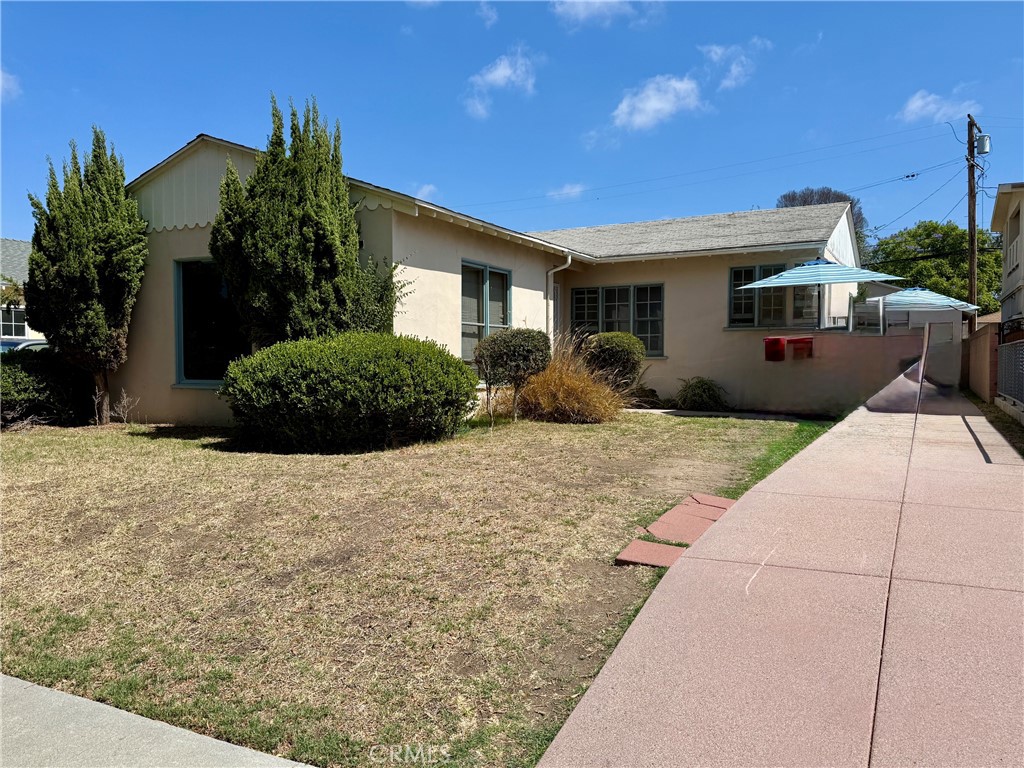 3246 Cerritos