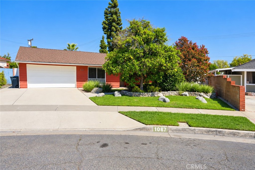 1087 Greengrove