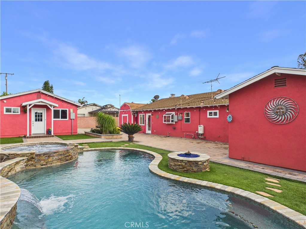 677 Orangewood