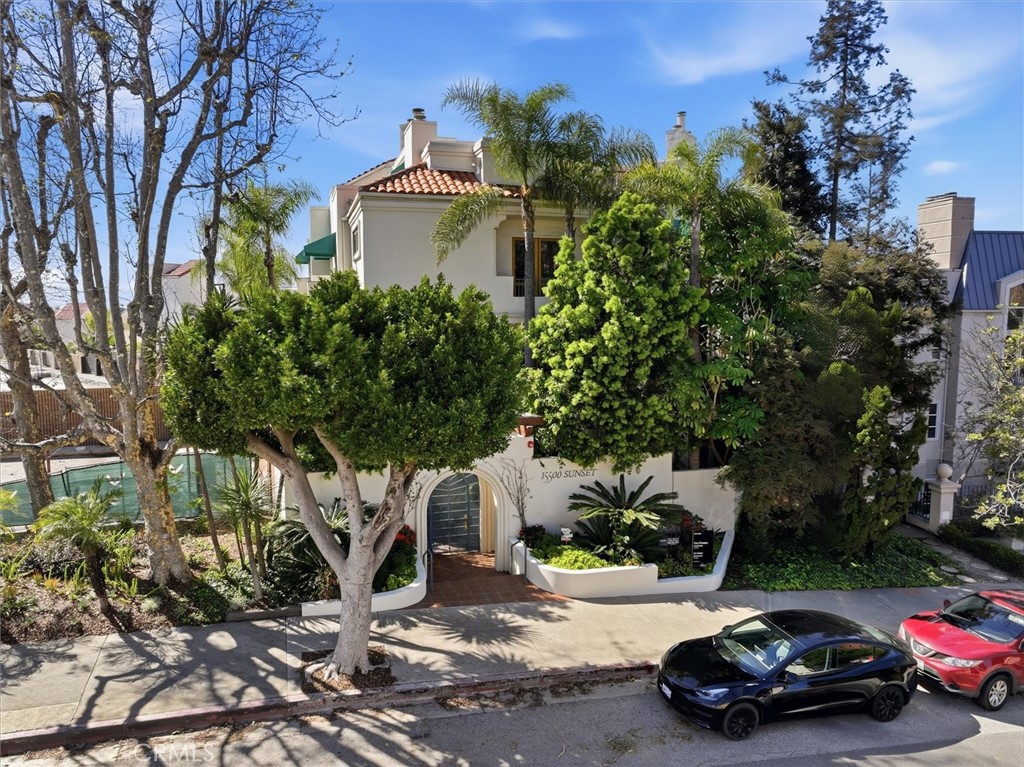 15500 Sunset Boulevard