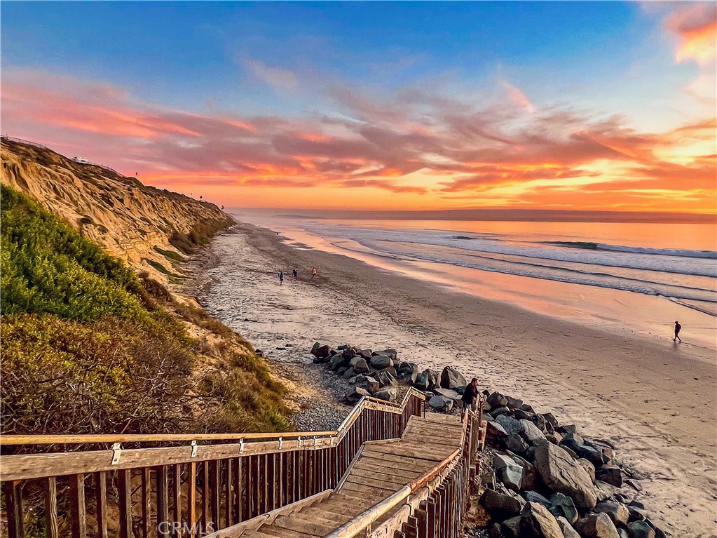 6512 Surfside Lane