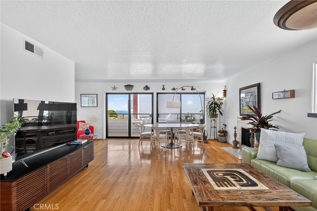 431 Camino De Las Colinas